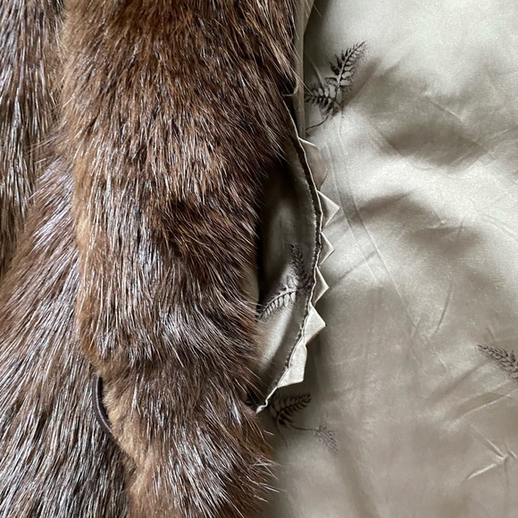 Vintage Fur Coat  🇨🇦 - Picture 15 of 15